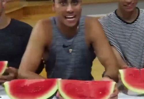 娱乐吃瓜高个子是谁,揭秘娱乐圈高个子“吃瓜达人”之谜  第3张